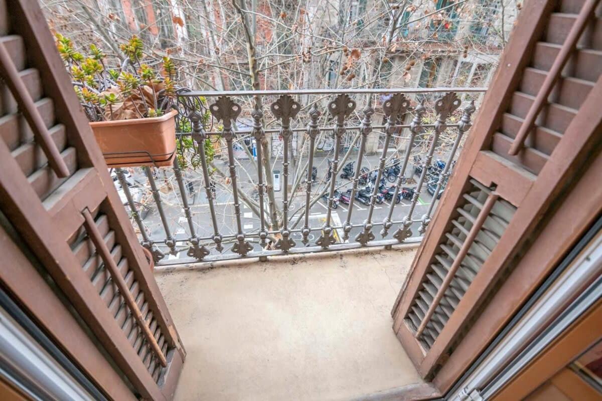 Exclusive 2 Bedroom Apartment In The City Center Барселона Экстерьер фото