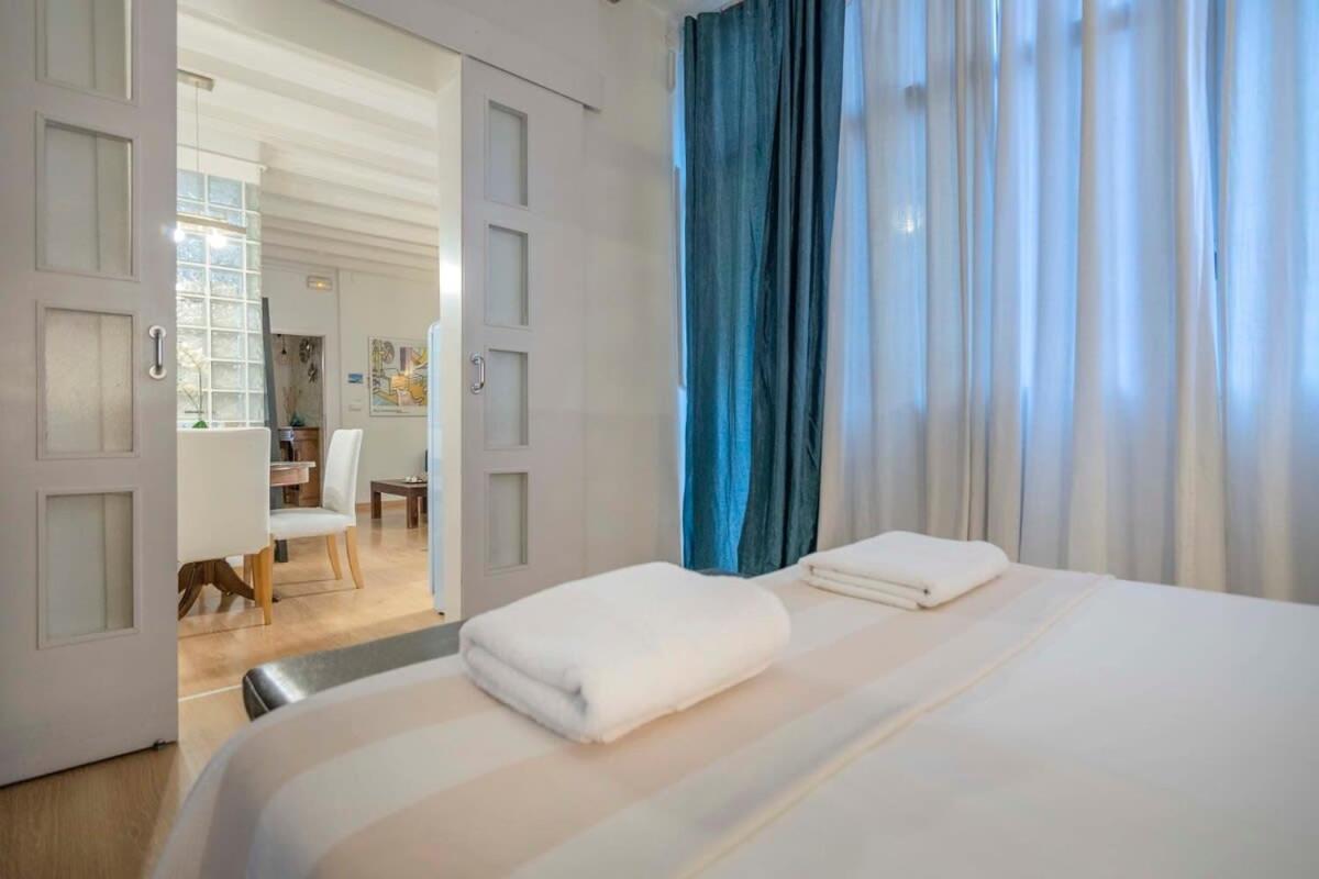 Exclusive 2 Bedroom Apartment In The City Center Барселона Экстерьер фото
