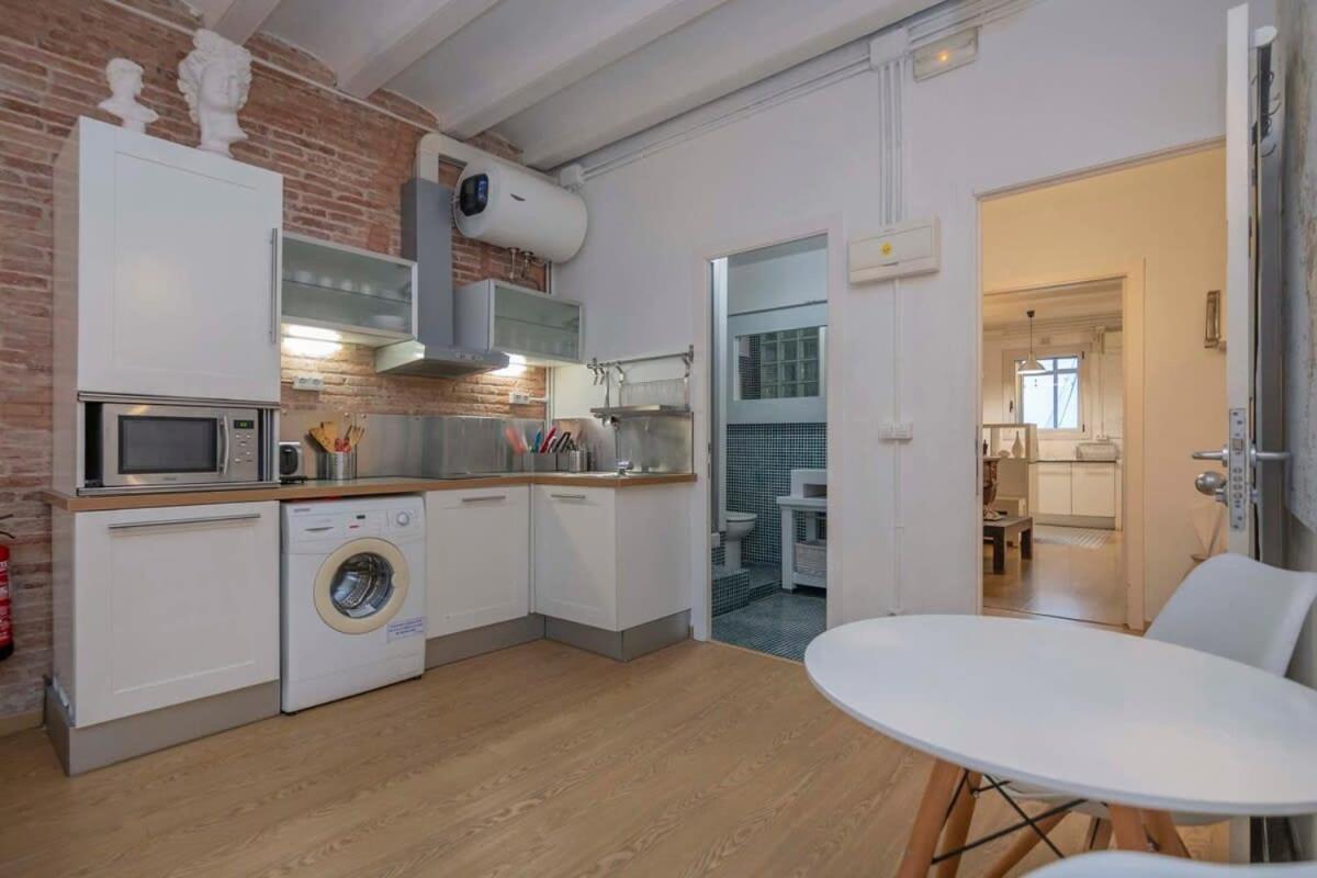 Exclusive 2 Bedroom Apartment In The City Center Барселона Экстерьер фото
