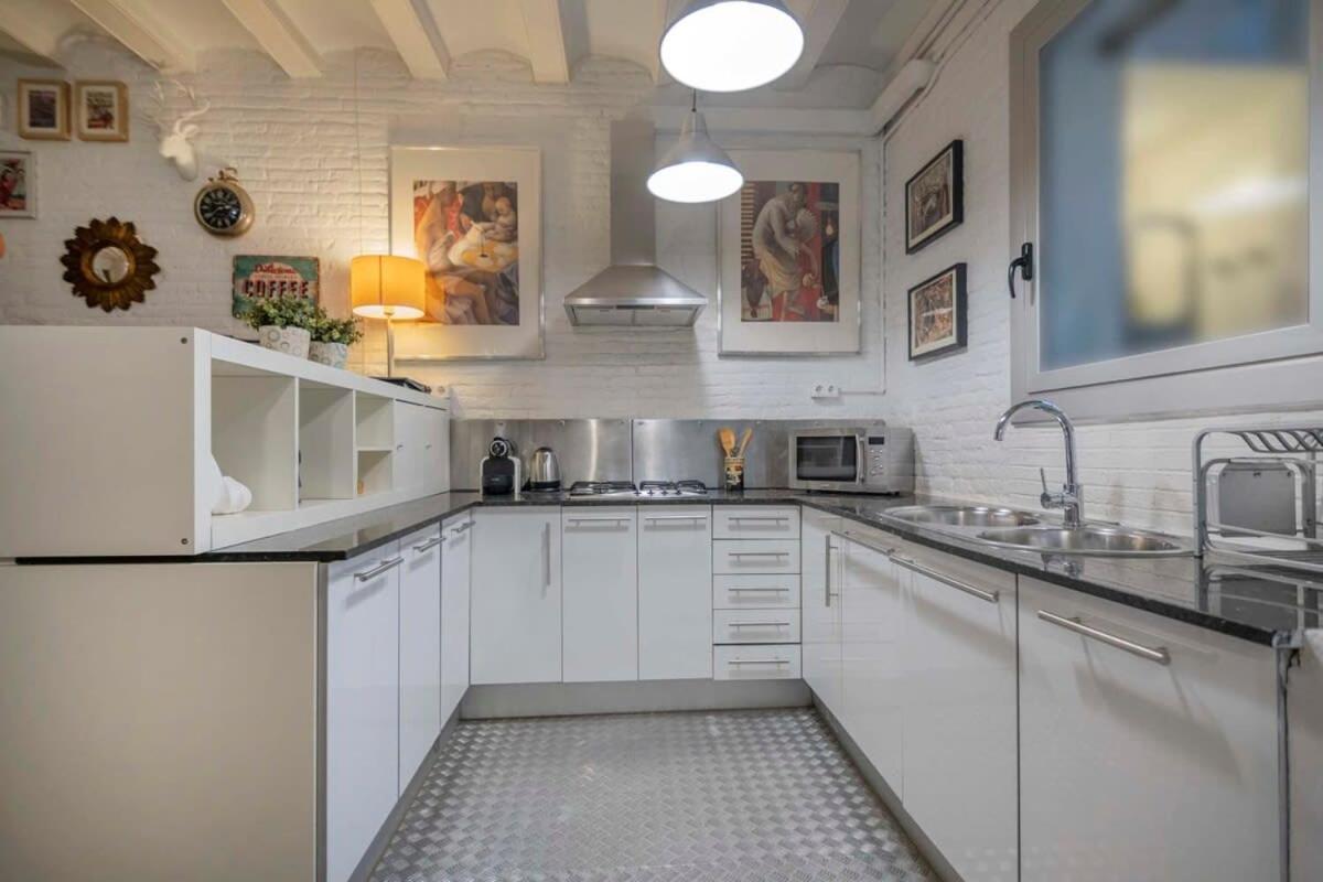 Exclusive 2 Bedroom Apartment In The City Center Барселона Экстерьер фото